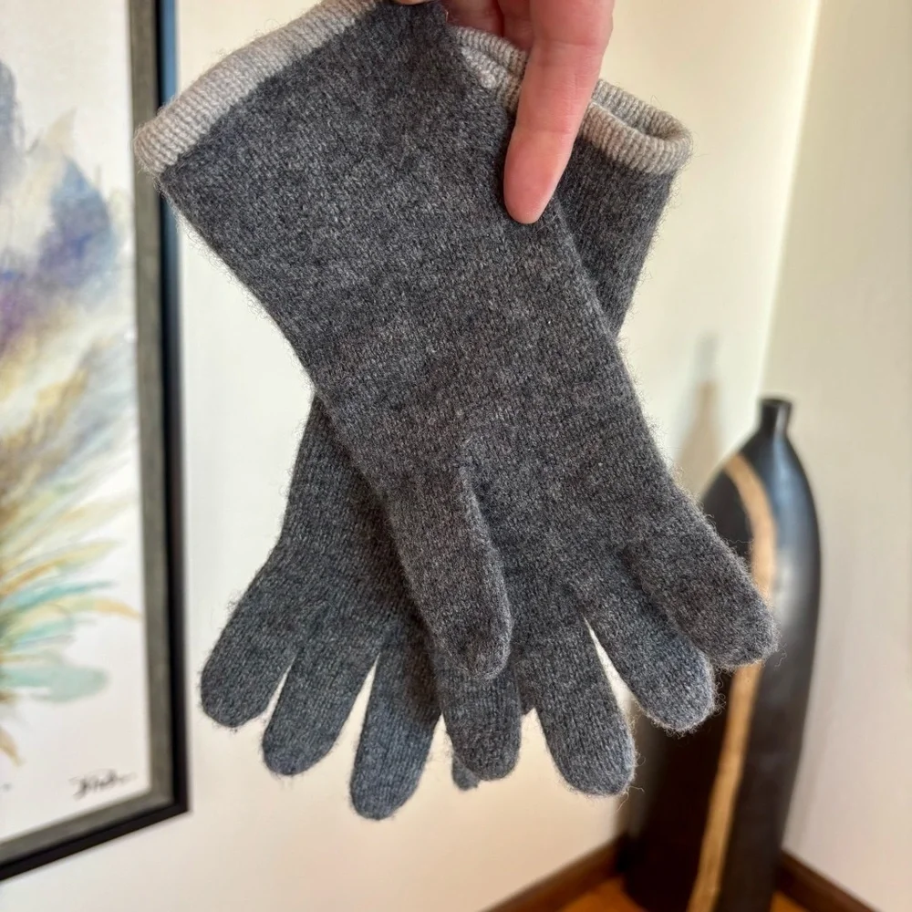 Hannah Rose 100% Cashmere Gloves in Charcoal with Heather Grey Accent.